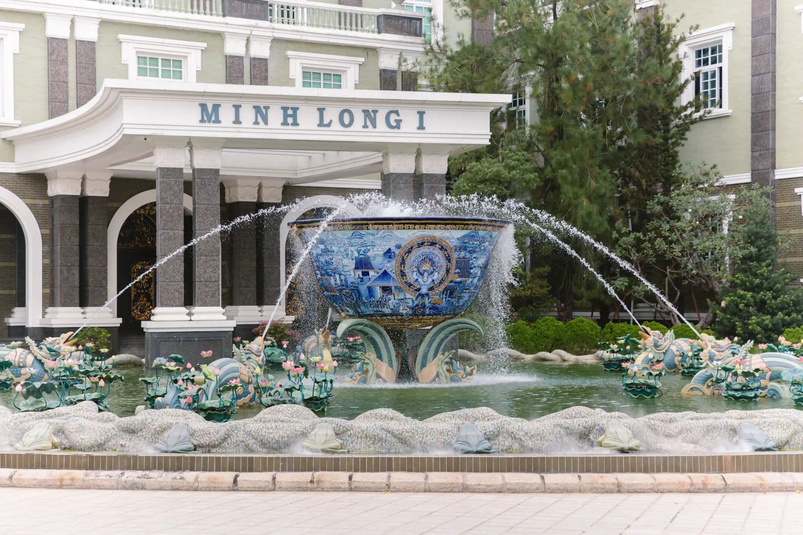 HỒ NƯỚC CHÉN NGỌC VIỆT NAM