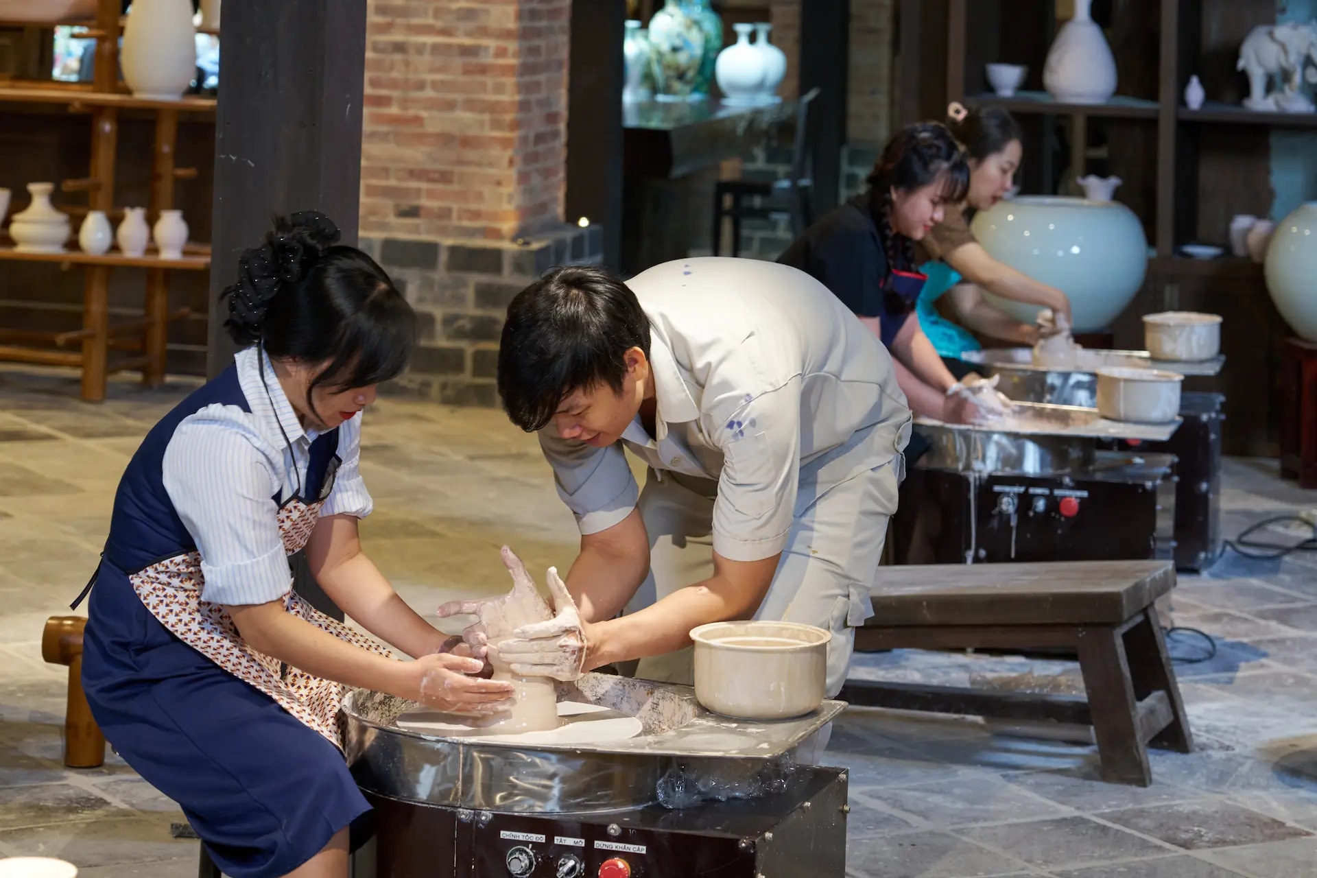 Trang trí màu sắc